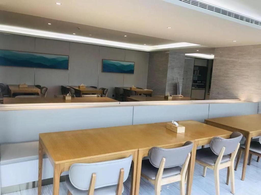Ji Meilan Luxiang Road Hotel 3*